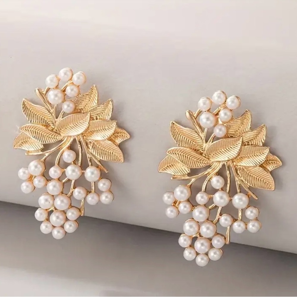 New Elegant Leaf Earrings